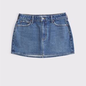 Women's
Curve Love Mid Rise Denim Mini Skirt